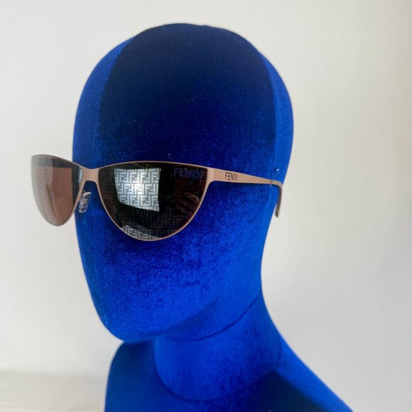 NWT FENDI CUT OUT SUNGLASSES WITH LOGO - Picture 1 of 2